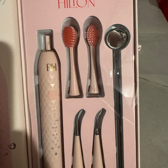 Paris Hilton Pink Sonic Toothbrush Set - Picture 4 of 6